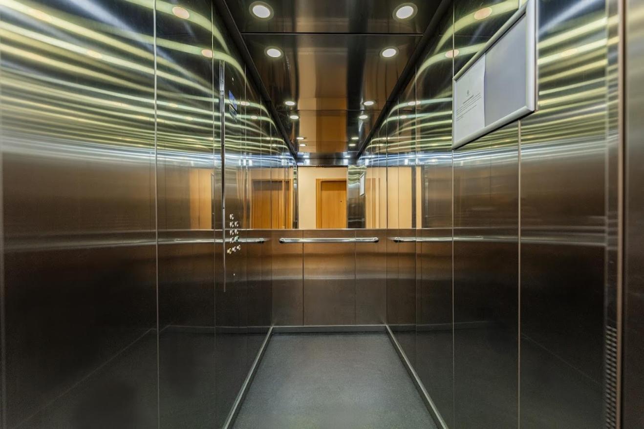Fajny Apartament Z Parkingiem, Obok Metra. Varšava Exteriér fotografie