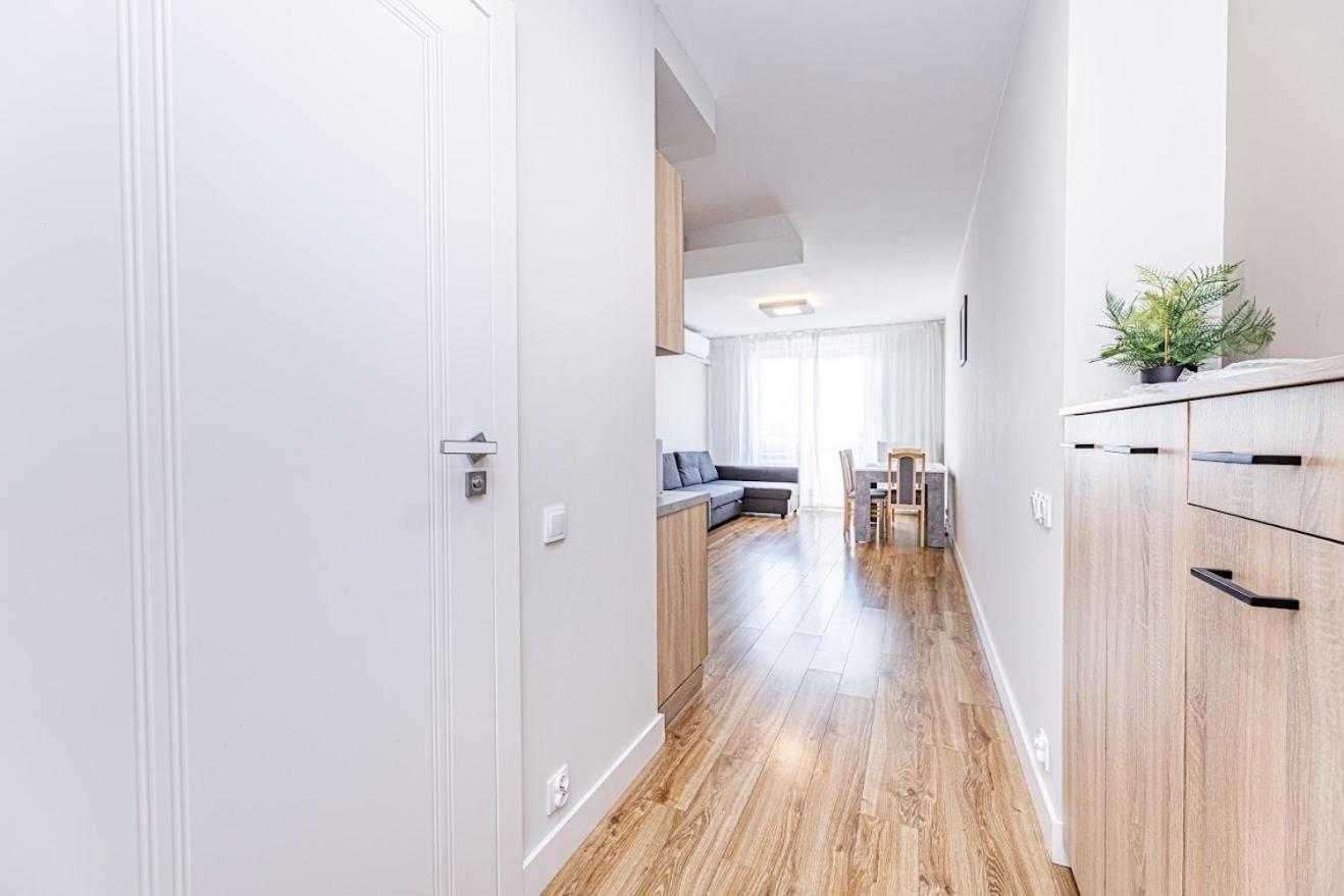 Fajny Apartament Z Parkingiem, Obok Metra. Varšava Exteriér fotografie